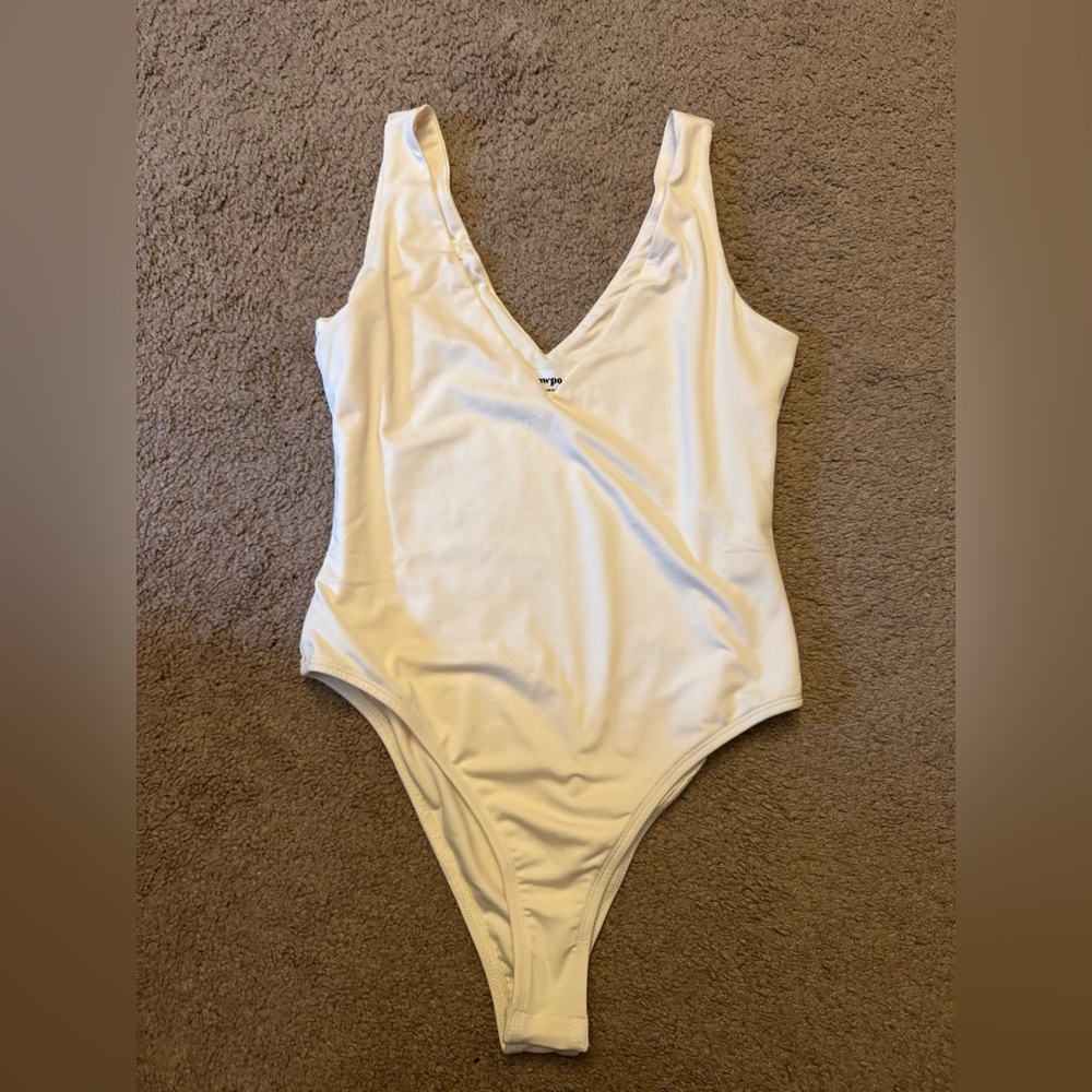 Showpo Cream V-Neck bodysuit size 8